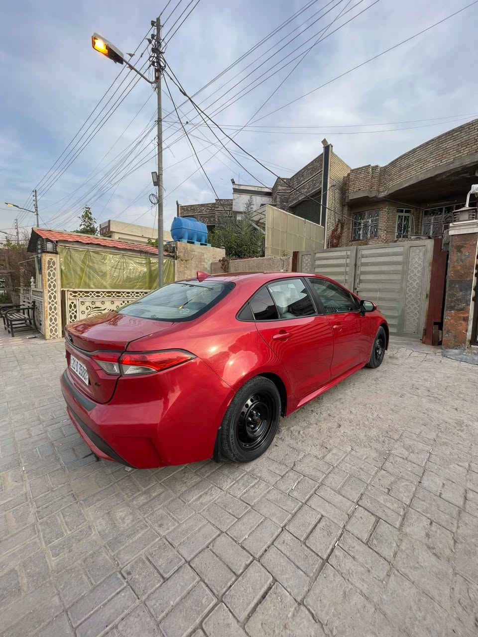 سلام عليكم كورله موديل 2020 ماشيه 83سياره بيه صبغ جاملغين خلفيه او يم الرقم مال بانزين او صور الحادث موجوده بل منشور مكان السياره بغداد حي الجهاد 
رقم ***********
