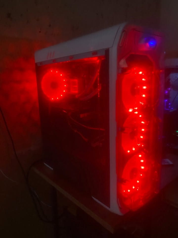 السلام عليكم كيس لبيع 500 وبيه مجال
CPU i5 9400f تبريد مائي
GPU gtx 1660super 
RAM 12gb vengeance corsa ddr4
Pord H310m pro vdh plus msi
PWR 550wt
SSD 256gb
HHD 1 tp 
كيس مع اربعه فان ارجبي 
عنواني موصل ويوجد توصيل  ***********
