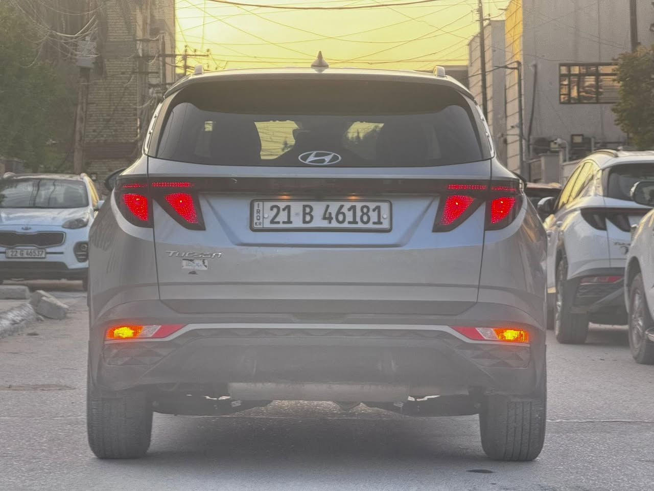 هيونداي توسان 2022 - وارد أمريكي
​الموقع: بغداد - زيونة
السعر: 167 ورقة 
​المواصفات الأساسية:
​الموديل: 2022
​المحرك: 2500 Smart Stream
​اللون: سلفر (فضي)
​المسافة المقطوعة: 43 ألف ميل
​الرقم: سليمانية
 (تحويل أو وكالة حسب رغبة المشتري)
​المواصفات
​نظام التشغيل: بصمة تشغيل + تشغيل عن بعد.
​أنظمة الأمان: 
رادار (أمامي، خلفي، جانبي) + تحديد مسار
 (قيادة آلية).
​تدفئة كشنات + تدفئة ستيرن + 
نظام إطفاء ذاتي للمحرك.
​التحكم: تحكم ستيرن كامل + كروز سرعة (مثبت سرعة) + أنظمة قيادة متعددة + أوتو هولد.
​التبريد: قطعتين (أمامي وخلفي).
​التكنولوجيا: شاشة كبيرة + كاميرا خلفية دوارة + إشارات بالمرايا.
​ (الحادث):
​الحادث في جهة السائق (أربع قطع جانبية).
​البجم كبس (سليم من الداخل).
سونار بالمنشور 
​السيارة جاهزة تماماً ولا تحتاج لأي مصاريف.

​رقم الهاتف: ***********
