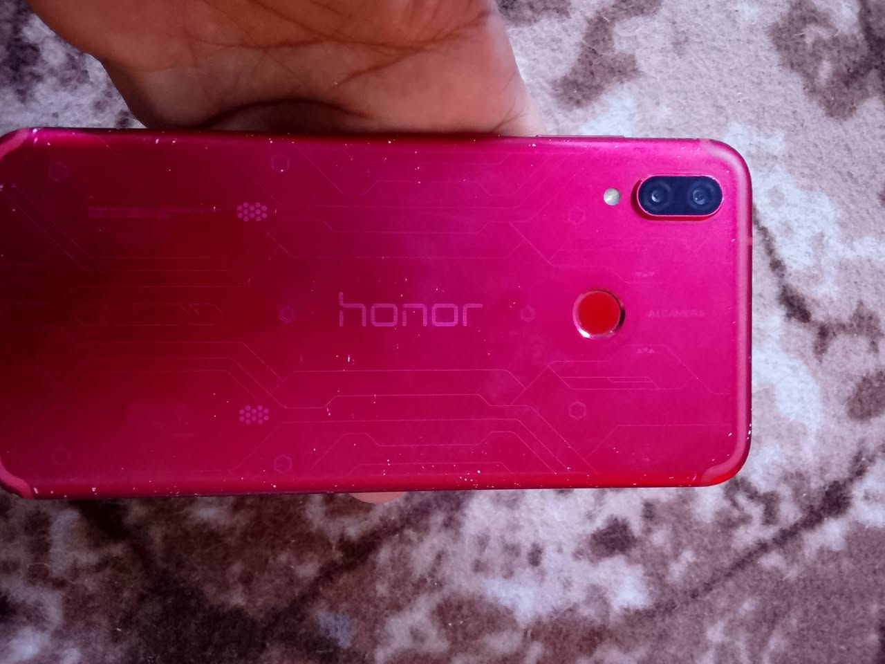 سلام عليكم  هونر نضيف ممفتوح ذاكره ٦٤ جهاز لمسه حلو وميعلك السعر ٨٠ المكان بغداد للاستفسار ***********
