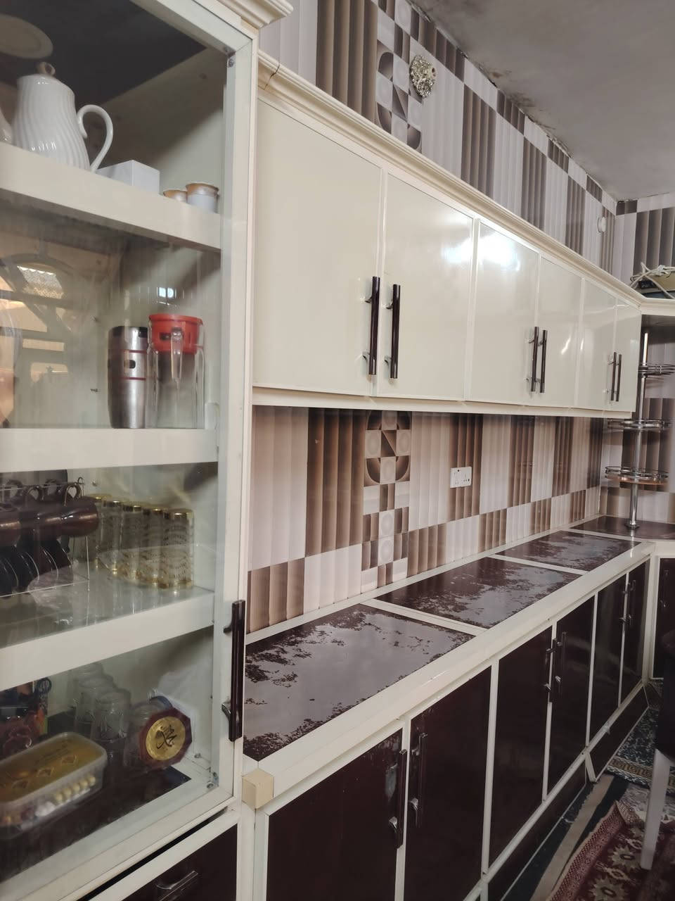 كاونتر مع ملحق مع سنك كرانيت للبيع مناسب السعر 600 تلفون *********** العنوان بكرلي العبودية
