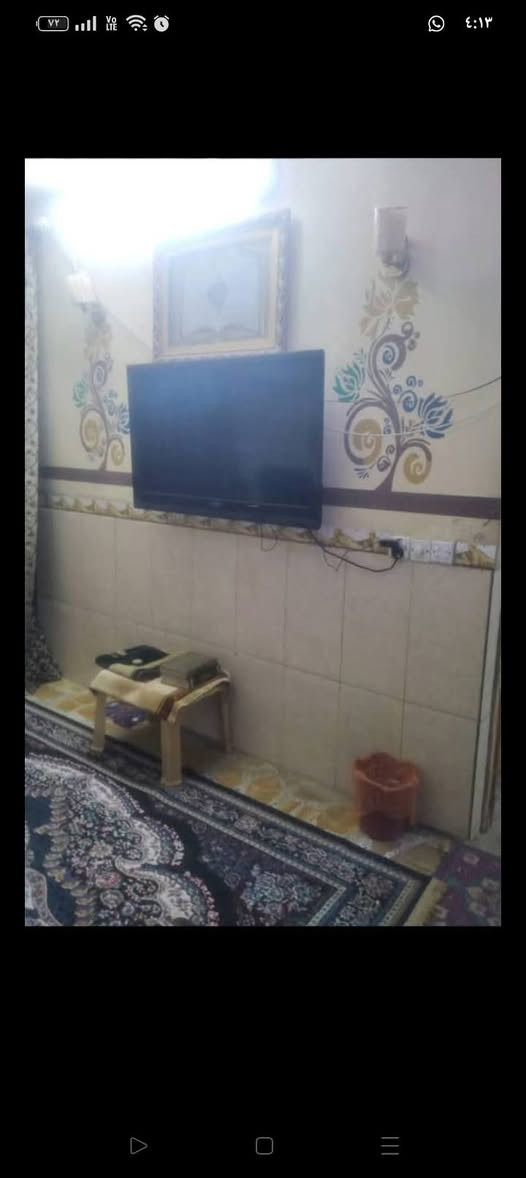 السلام عليكم 100 قاطين دبل فاليوم مقابل مدرسه صينيه وشارع عريض بل الحسينية الجريخي 3 غرف  النوم مي عله دار ساعه مطبخين وسطحين ارتفاع متر عن شارع م 213 ز 93 سعر 95 استفسار ***********
