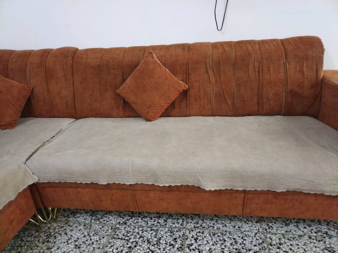 تخم نظيف جدا 10مقاعد مع كوشات عدد ٥  ب240الف وبي مجال المكان بغداد بلديات *********** متوفر واتساب
