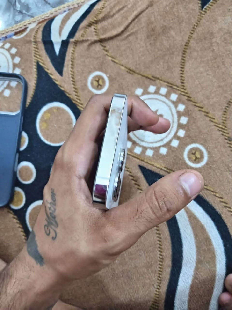 سلام عليكم ايفون 14 برو شخط مابي ممفتوح ولا داخل على تصليح مع ملحقاته الباكيت مالته موجود بسـعر 600 قفل رقمي ***********
