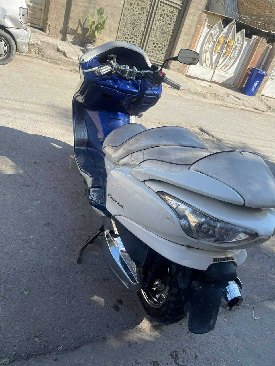 السلام عليكم
فورزه 0.9 كرستال ٧كير
دراجه مكينه وكير وكلجات كفاله 
ماشيه ٢٦ الف دهن اصلي وبانزين كله محسن بيها كم ملاحظه بل كفرات بس الباقي مكفول
سعرها مليون و200وبيها مجال للشراي 
مكاني بغداد. الشعب
***********
