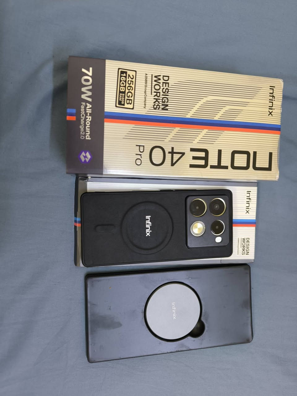 Infinix Note 40 Pro
الشاشة: منحنية (Curved) خرافية من نوع AMOLED بتردد 120Hz

الكاميرا: أساسية بدقة 108 ميجابكسل مع مثبت بصري (OIS) لصور وفيديوهات في غاية الثبات

الأداء: معالج قوي للألعاب والمهام اليومية مع ذاكرة تخزين 256 جيجابايت وذاكرة عشوائية ( 8+8 ) 

الصوت: تجربة سينمائية بسماعات ستيريو مزدوجة بضبط من شركة JBL العالمية 🔊🎶.

التصميم: خلفية جلدية فخمة مع إضاءة Active Halo الذكية التي تتفاعل مع الإشعارات والموسيقى ✨.

🎁 المحتويات : العلبة + الشاحن اللاسلكي+ كفر

💰 السعر : 240 الف
📍 العنوان : الكاظمية 
📞 الاستفسار : ***********
