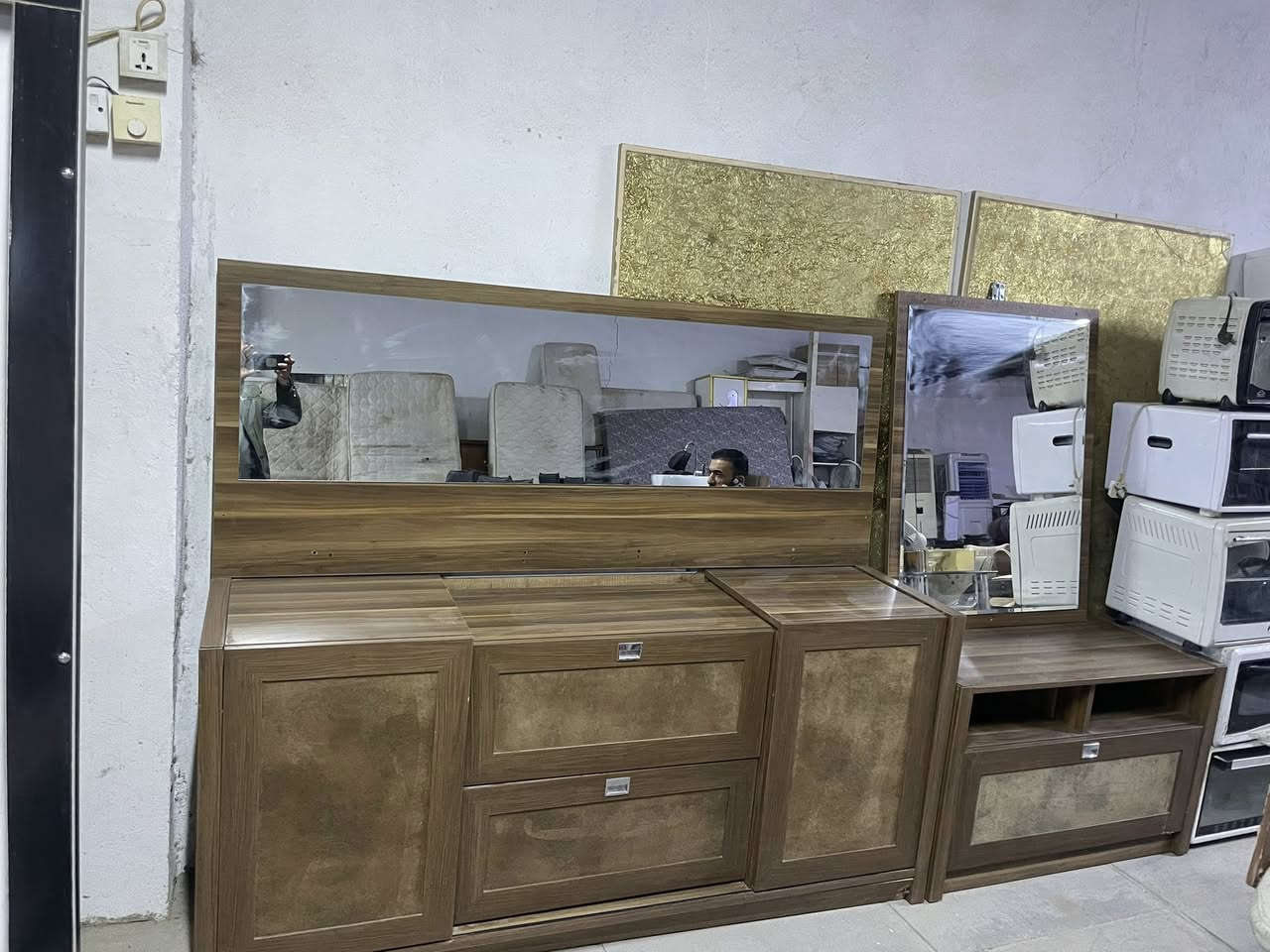 عنوانه شارع الناحيه قرب ساحة التشابيه أغراض منزليه باله مستخدم *********** وات ساب
