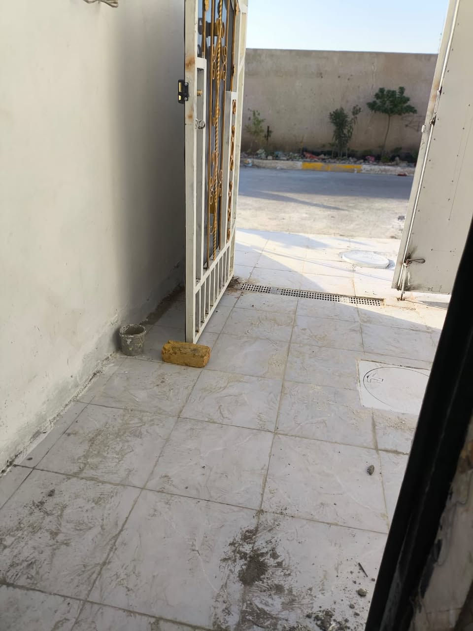 السلام عليكم خواني مشتمل ٧٥ متر
الموقع حسينية منطقت ابو سمير المربع الاول 
واجهته على سياج مدرسه
نظيف جدا السعر  ٥٨
للاستفسار

‭ ‭***********‬
