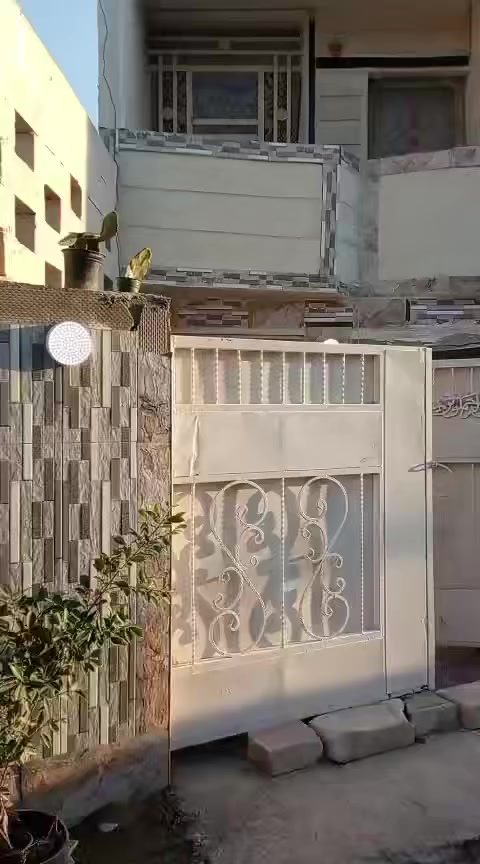 دار للبيع المساحة 90 متر✅ 
السعر 35 مليون طابقين
2 غرف نوم حي البساتين السلام 
***********
