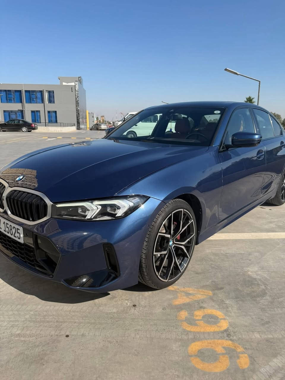 للبيع بي ام دبليو 330i تو ويل دفع خلفي
محرك 2000 توربو
حادث باب جاملغ امامي 
وايرباك طاك وراجع سستم
مواصفات 
كاميرا 360
كشنات كهرباء وتدفئه 
اللوان داخليه 13 لون
تبريد قطعتين
داتاشو
حساسات
بانورما
تحكم كامل بالمقود
لون داخل قرميدي ملكي
وبعد بيها هواي مواصفات خير من الله 
ماشيه 39 الف
رقم اربيل ب اسمي تحويل ثاني يوم
المكان بغداد بوابه العراق
السعر  295 وبيها مجال بسيط حك جيه
رقم تلفون ***********
