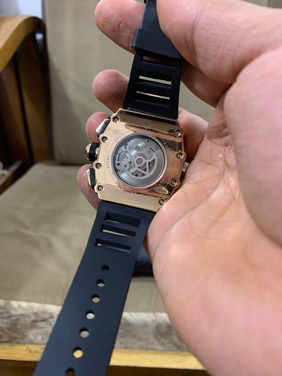 ساعة اصليه ماركه ONOLA اوتاماتيك 
مع العلبه والكتيب الخاص بيها
قيم وبالعافية


**إذا كنت صاحب هذا الإعلان وتريد حذفه لأي سبب، رجاءا أرسل رسالة إلى الدعم الفني**