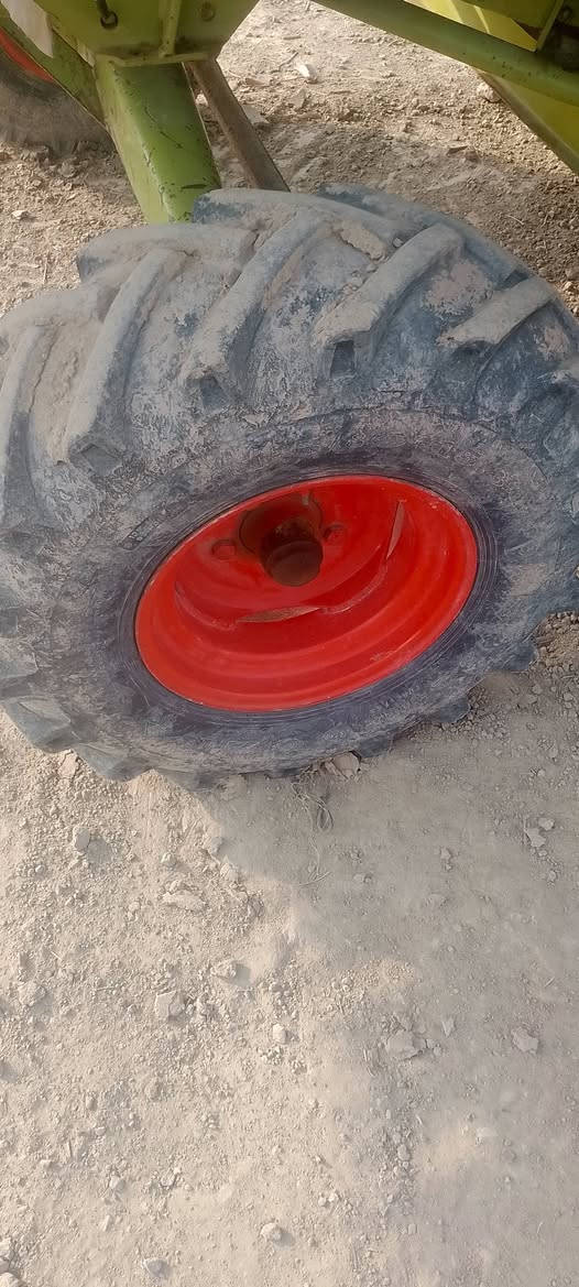 سلام عليكم تأيرات  للبيع مال حاصوده كلاس للبيع حجم 15تايرات جدد ستفسار ***********
