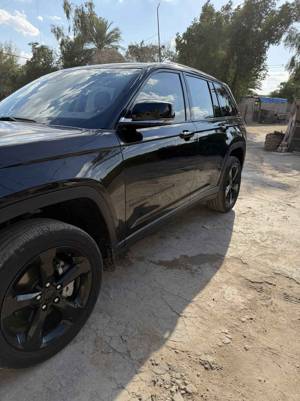 جيب جراند شيروكي Limited 2023
صورة الحادث في المنشور

سيارة جديدة جداً، ماشية 25 ألف فقط.
فل مواصفات ما عدا فتحة السقف.
تخم تايرات جديد، والصدر جديد.

5 راكب

• محرك 3.6 لتر V6 Pentastar
• قوة 293 حصان
• ناقل حركة أوتوماتيك 8 سرعات
• نظام دفع رباعي 4x4
• شاشة وسطية كبيرة
• شاشة عدادات رقمية
• Apple CarPlay و Android Auto
• مقاعد جلد كهربائية مع تدفئة
• تدفئة للمقود
• تشغيل عن بعد
• كاميرا خلفية
• حساسات أمامية وخلفية
• مثبت سرعة ذكي
• مراقبة النقطة العمياء
• تحذير الخروج عن المسار
• فرملة طوارئ تلقائية
• باب خلفي كهربائي
• جنوط ألمنيوم 20 إنش
• مفتاح ذكي وتشغيل بالبصمة
• 5 مقاعد

السعر: 28,000 دولار

العنوان: بغداد

***********

:
