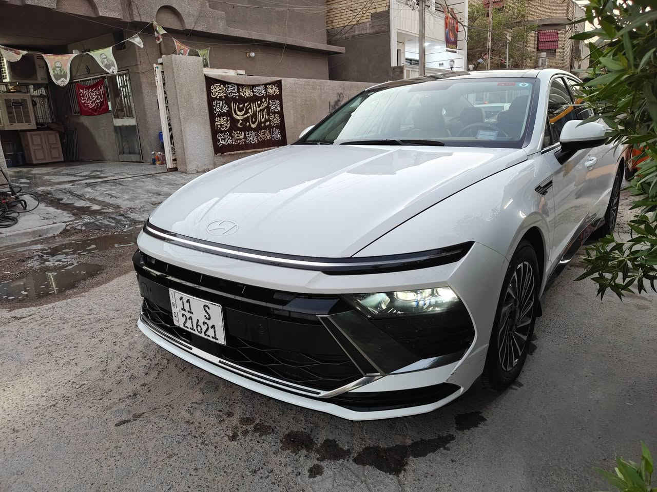 سوناتا 20250 خليجي
ليمتد هايبرد 
فول مواصفات 1/1
ماشيه 6 الاف كم فقط 
مكفوله من البارد والصبغ 
بيه رصعه  بالجاملغ الامامي الايمن من جوه بالذيل فقط 
ماشره بالصور متحتاج تعديل اصلا 
المواصفات لمن يود الاطلاع عليها ...
- بصمه 
- بانورما 
-  كشنات جلد لون قرميدي مع تحكم كهرباء الاماميات بالكامل 
- شاشه كبيره ايباد متصل 
- تدعم ابل كار بلي واندرويد 
- الجام الامامي اوتو اب 
- تبريد خلفي مع مناخ منفصل 
- حساسات امامي خلفي محيطي 
- وباقي المواصفات المعروفه الستاندر 
- رقم السياره شبه مميز امانه دفت فلوس اكثر حته حصلته 
السعر 23500 $
يعني 235 ورقه قابل للتفاوض بالمعقول 
للاتصال ***********
