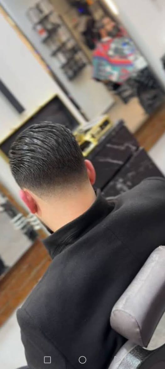 متواجد من الساعه 6 العصر تريد تطلع حلاقه توب اتصل ***********
