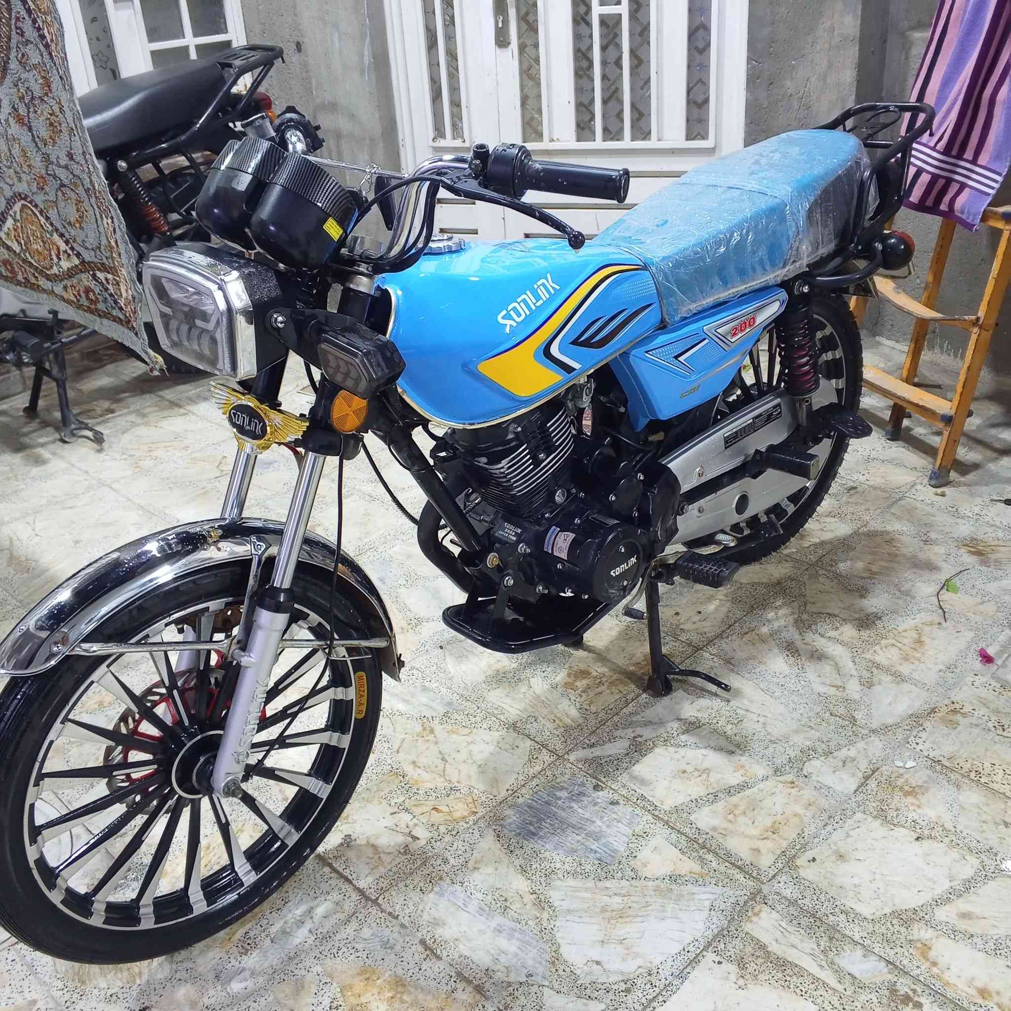 سلام عليكم ايراني موديل 25 إدراجه جديده نضيفه كلش مكفوله كفاله عامه اريدها ٧٧٥ وبيها  مكاني بغداد الغزاليه رقمي ***********
