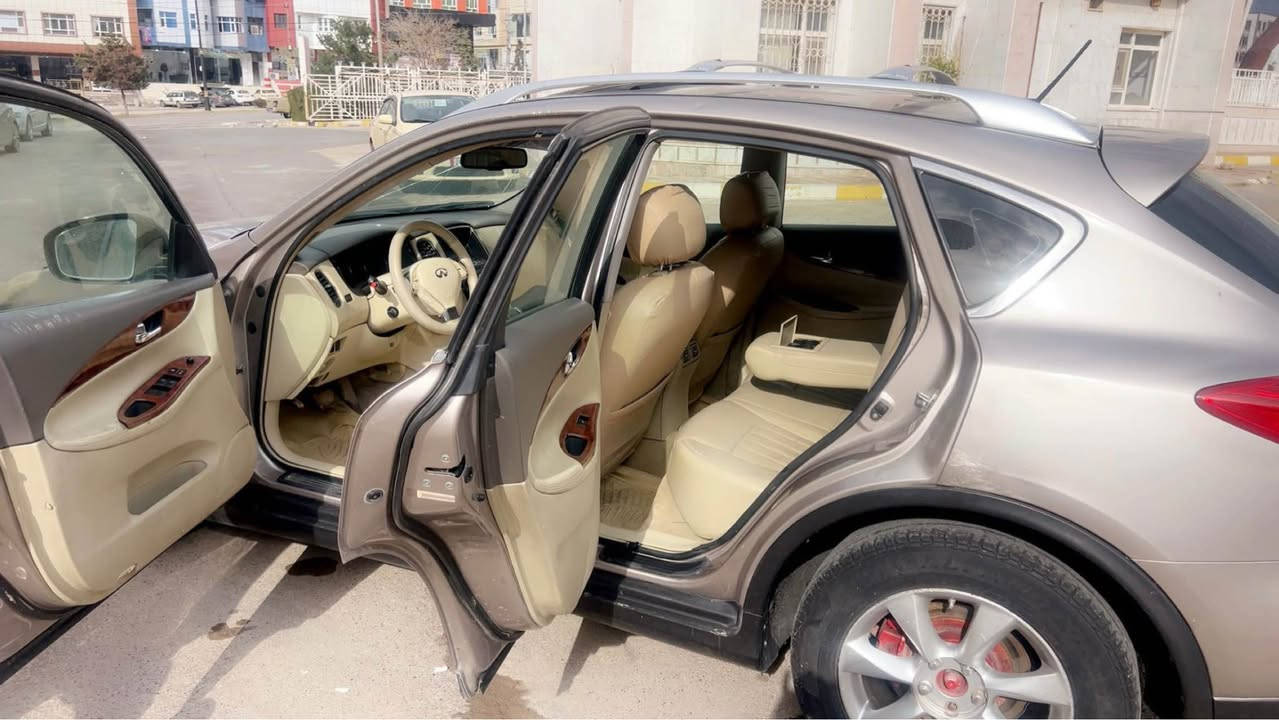 ***********- بي واتساب
***********-
للبيع نيسان انفينتي EX35 موديل 2009 فول فول مواصفات محرك 6 سلندر كير محرك تبريد شرط طخم تايرات كله جديد السياره بيها 3 قطع صبغ بدون دواخل شواصي مكفوله وايرباكات سليمه السياره جاهزه ودينار مصرف مابيها وغرفتها جديده على وضع الشركه تحويل و وكاله شرط السعر 77 ورقه ومجال بسيط وعليها 11ورقه غرامه ينزل من السعر  وهاي الغرامات بيهن خصم 20 بالميه مكان السياره اربيل طريق مخمور اكر, نينوى
