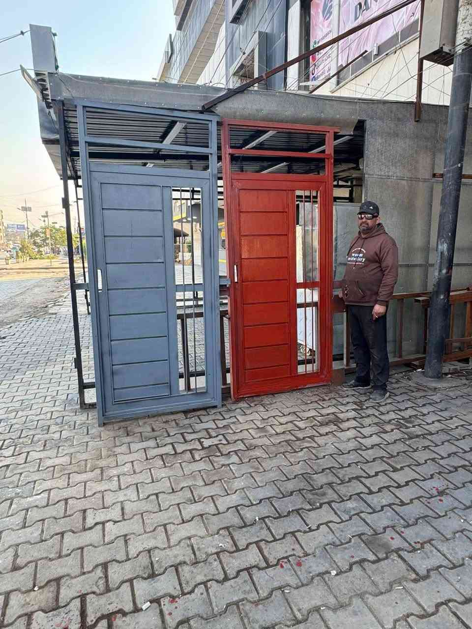 حداحده علي الشمري ابواب شبابيك محجرات سقايف كرفانات بغداد الدوره رقم الهاتف واتساب ***********
