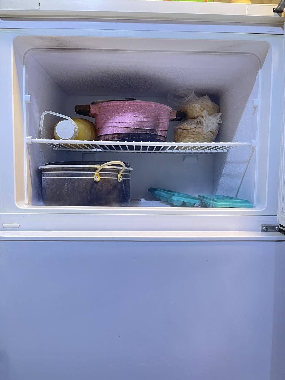 السلام عليكم عندي ثلاجه للبيع كلش نضيفه واليده موجوده مالتها مداخلة تصليح حجمها 28قدم شركة بيكو مكاني العامريه


**إذا كنت صاحب هذا الإعلان وتريد حذفه لأي سبب، رجاءا أرسل رسالة إلى الدعم الفني**