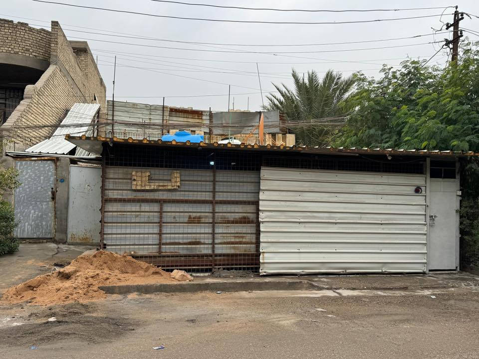 بيت يعتبر ارض للبيع مساحه 280 متر
( سند مستقل )
ومؤجر حالياً مليون دينار الواجهه 10 النزال 28 
على شارع  موقعه شارع الجامعه تقنية الوسطى بالقرب من سوق الهوا  قرب الشارع العام   
سعر المتر مليون و 900 للمتر الواحد وبي مجال 
للاستفسار او الاتصال 
***********
0781 878 1534
