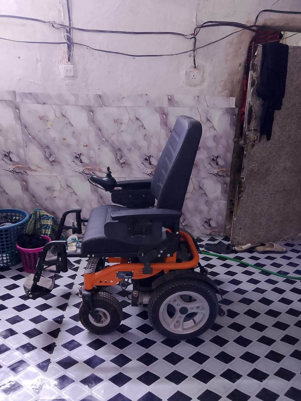 سلام عليكم عربانه للبيع مامستعمله جديده سعر ٦٠٠ موقع بغداد الشعله  رقم الهاتف ***********
