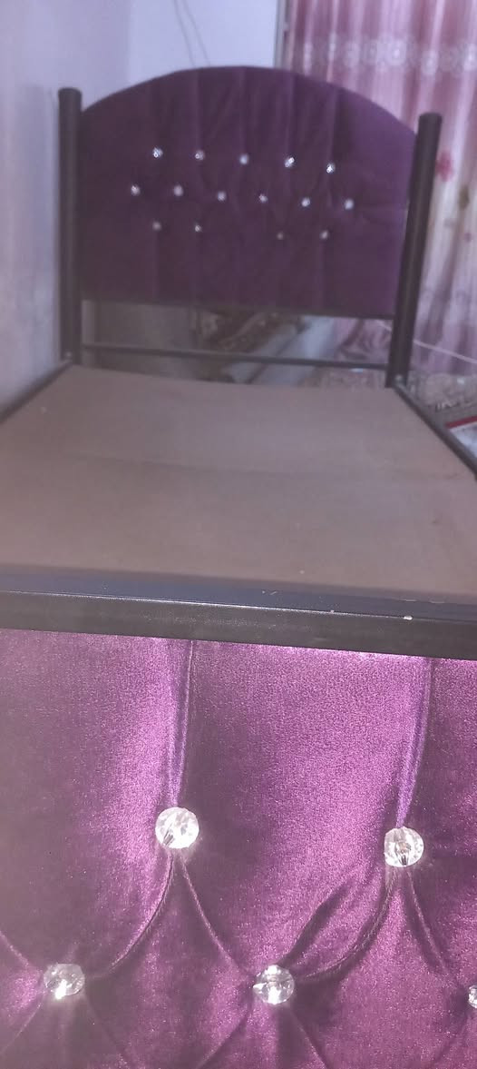 سلام عليكم جرابي العدد ٢ البيع جدد كلش سعرهن ٢ ب١٠٠ قفل المكان نجف حي النصر ***********
