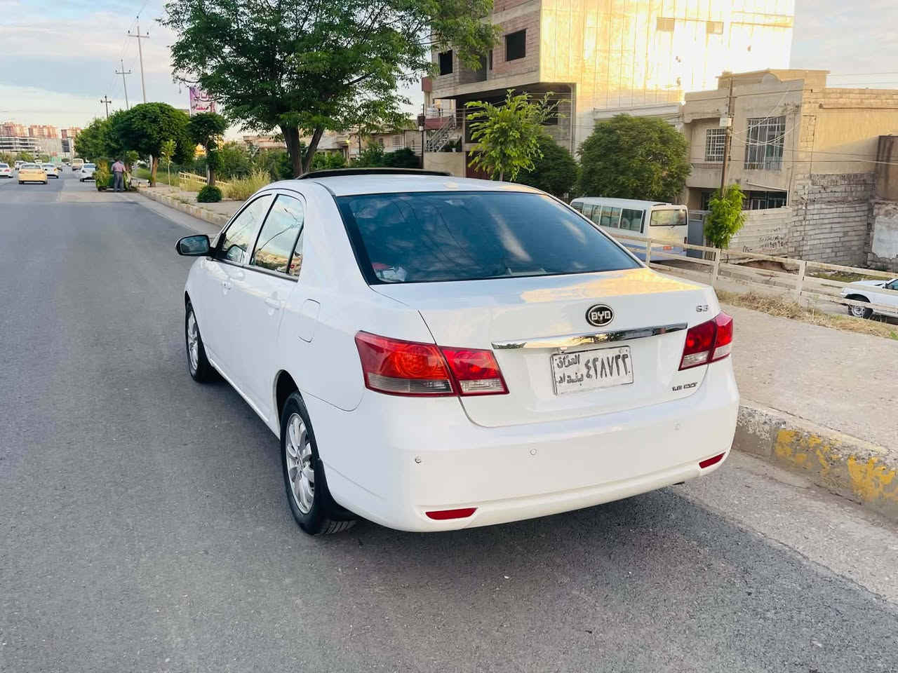بیوایدی مۆدێل ٢٠١٣  
مواسەفاتی تەبرید - سڵاید - کوشن جڵد-Abs
بەسمە شەغال -سوکان ڤۆلیۆم -ئاوێنە کارەبا-
حاسە-گێڕ عادی و تۆماتیکە - قوفڵ مەرکەزی 
گێڕ و مەکینە مەزبوت بیلاد
سعر ٤٠ گەڵاو کەمێک معامەلە
سەنەوی عەسڵی لەگەڵە بێ موشکیلە
***********
