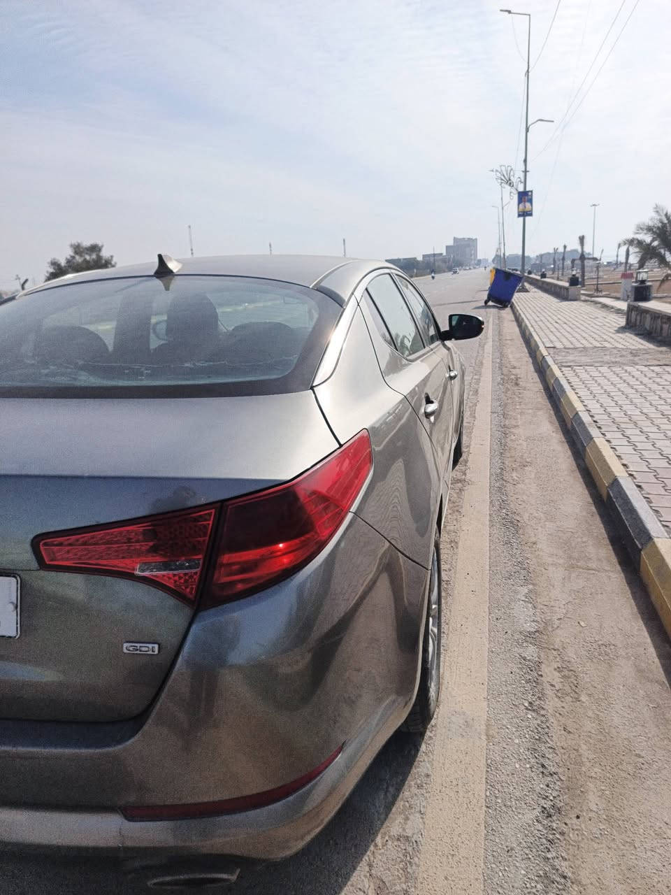 للبيع كيا اوبتيما موديل2013 وارد امريكي  مواصفات إشارات بل المري وتحكم استيرن ونظام ايكو ومثبت سرعه بلوتوث مانع انزلاق  وغيرها من المواصفات رقم بغداد الجديد باسمي تحويل مباشر بيه اربع قطع صبغ جهة السائق(دون ضرر بالدواخل)حداده امامي خلفي كامل جديد وتخم تاير مع الاسبير جديد وباتري جديد والمحرك نظيف مع بنكه وراديتر وفابريتىر جدد وبنكه احتياطيه جديدة وتدفئة وتبريد والاتصال على الرقم *********** سيارة مال جناي
