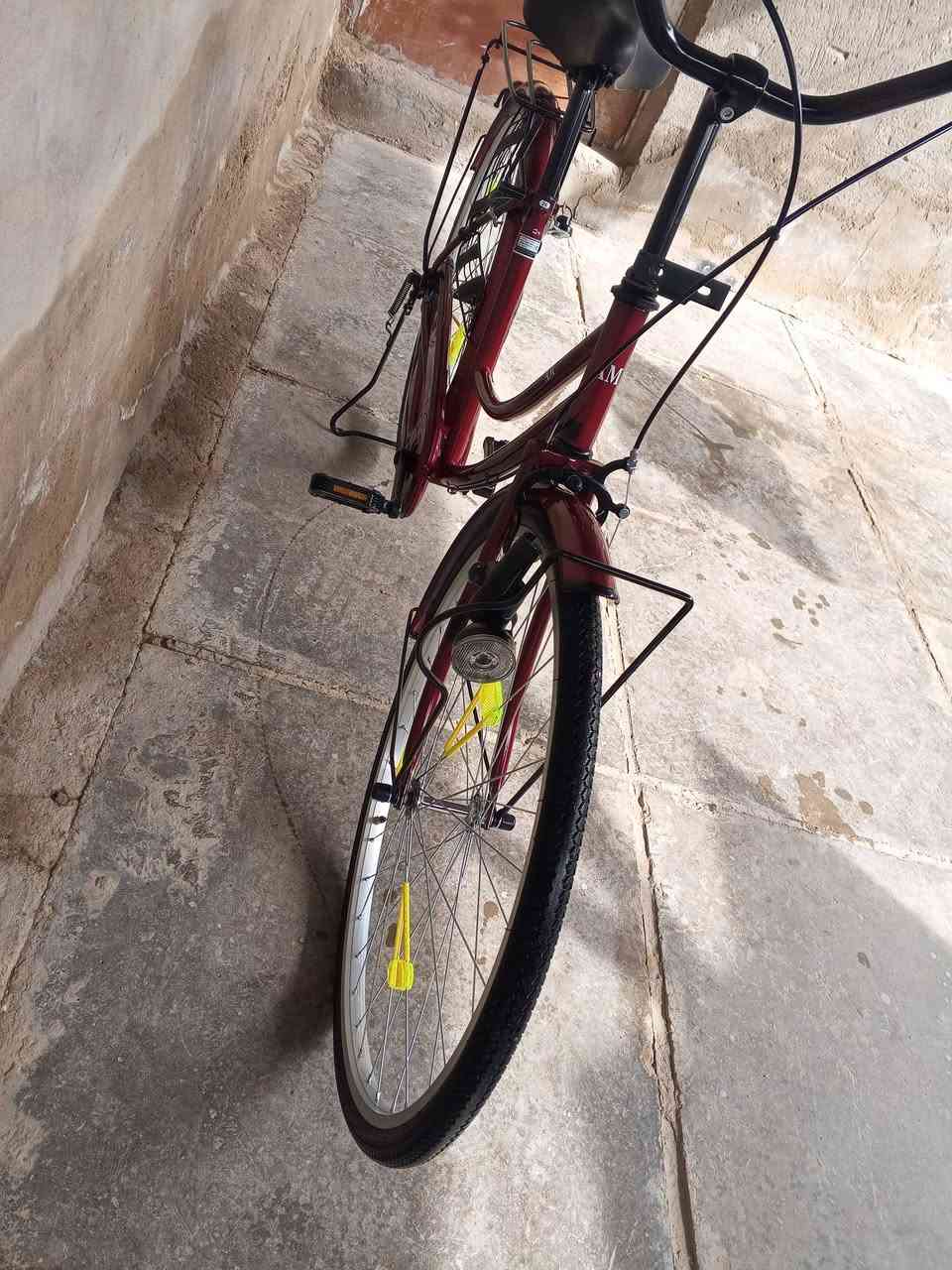 السلام عليكم بايسكل للبيع حجم 26 بايسكل جديد كفاله عامه مديل 2021 السعر 125 وبي مجال العنوان واسط النعمانيه 
رقم الهاتف 
***********
