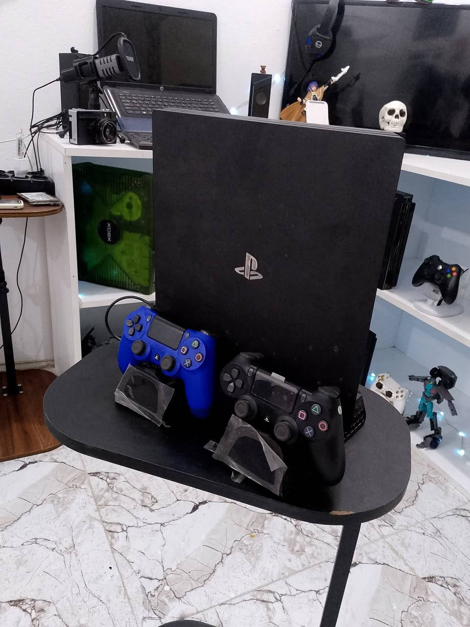 بلي فور برو 4k
واحد تيرا 
ويا يدتين بلاديه وتجاريه 
مع قاعدة تبريد 
السعر عل الخاص 
***********
مكاني بعقوبه
