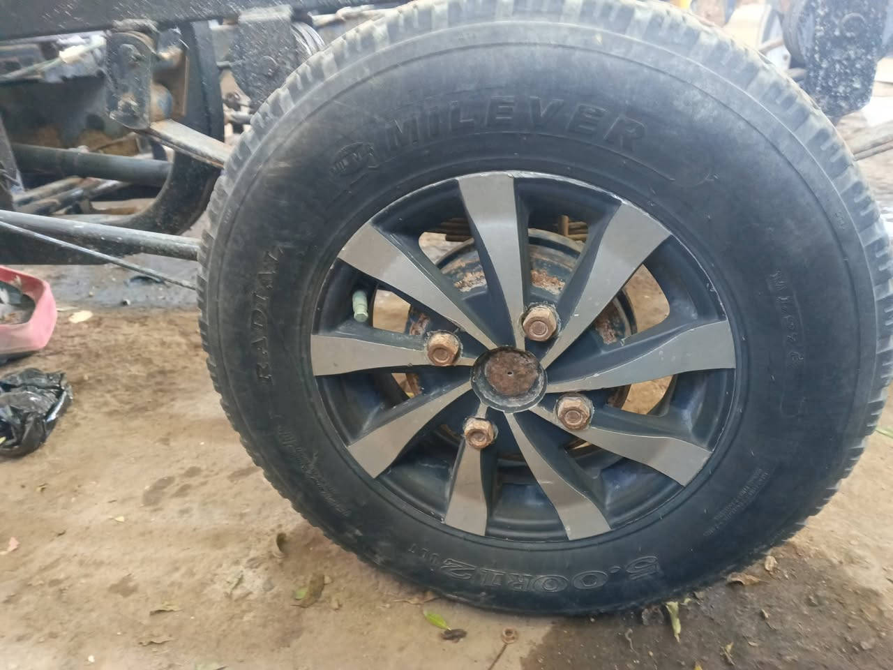 ويالة كب  نفخ وتواير جوبلس للبيع ب٥٠ هنة وتوايرهن شرط لا فتيلة ولا ركعة ***********
