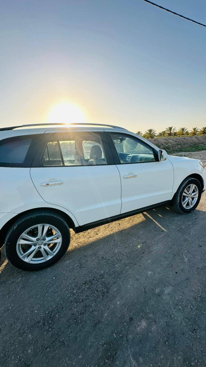 سلام عليكم..
سنتافي 2011..خليجي 
مكينة V.6  مبدلة جديدة 

السيارة فول موصفات بيه بارد يم قبق الجنطة شي بسيط والباقي كفالة بدون صبغ رقم بغداد باسمي السعر 162 بيه مجال                ***********
