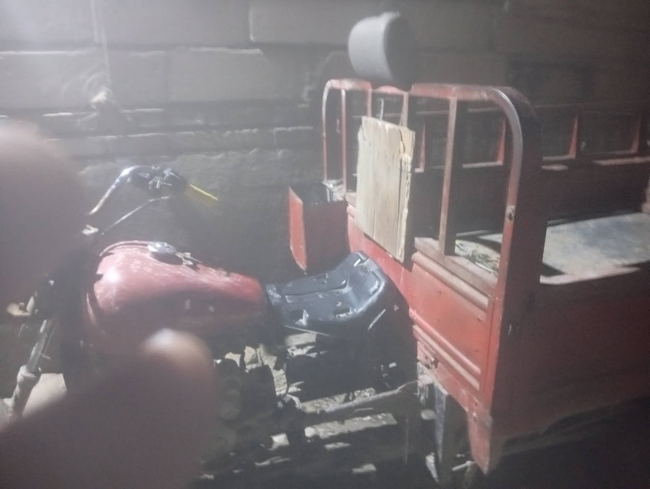 ستوته للبيع
موديل 13 
بدون اوراق 
محرك 22 
سعر خاص 
العنوان:الحله سياحي منطقه الروشد مقابيل الحسينيه الصادق 
الرقم الهاتف:***********📞📞📞
