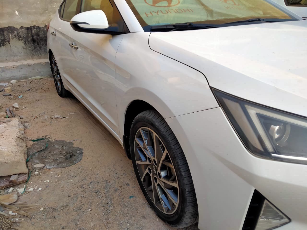 السلام عليكم هونداي النترا للبيع موديل 19شكل20 المواصفات فول 1/1 السياره مكفوله ماعدى شخط بالجاملغ والباب ومسحوب كرت وبيها حالوب خفيف والباقي كفاله السياره حلوه أحله من الصور رقم شمالي الجديد انكليزي وسنويه جديده هزه جديده لغاية 2030 بسمي حصرآ السياره جاهزه من كل النواحي 
السعر 155وبيه مجال
للاستفسار ***********