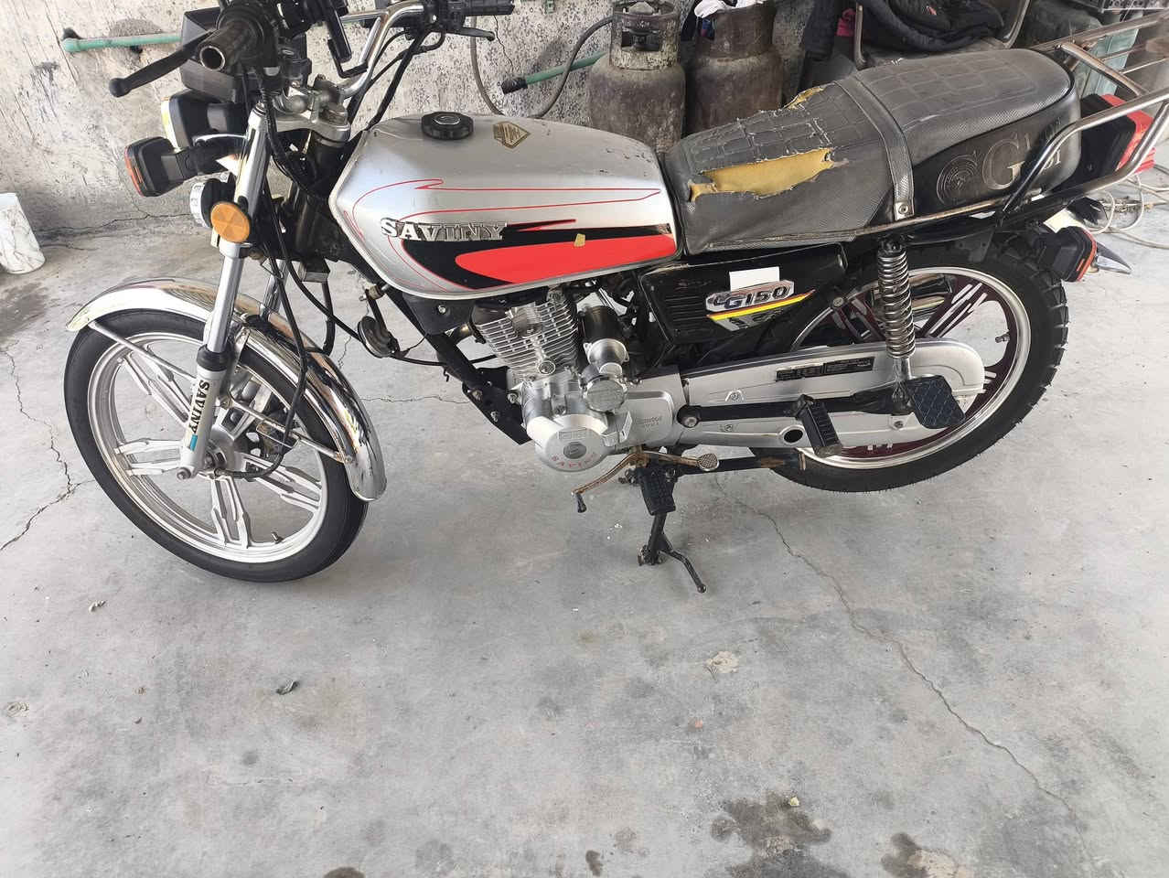 خوان سلام عليكم دراجه2021 يراني للبيع خمسه كير تشتغل سلف وهندر دراجه مخلينها بل مخزن ما محتاجيها وريد نبيعها سعر 600وبيهة مجال رقم الهاتف ***********
***********
