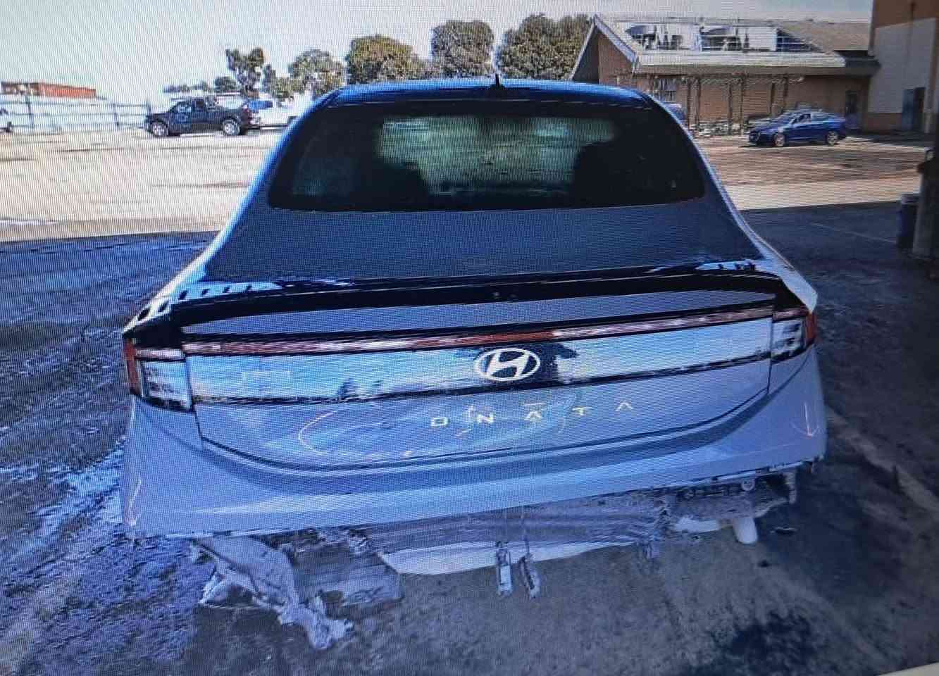 🚨 تنويه مهم
هذه السيارة معروضة بالمزاد الأمريكي 🇺🇸
والمزايدة والشراء تتم عن طريق مزاد دبي لمزاد السيارات الامريكي 🇮🇶
───────────────
📅 تاريخ المزاد: 
الاثنين 12/1/2026
💰 السعر: يتحدد في المزاد 
2025 Hyundai sonata sel 
⚠️ الضرر المسجّل : خلفي
📊 الممشى: 13.211 
🛠️ المحرك 2.5L/4
───────────────
📍 نظام تتبع مباشر: تشوف سيارتك لحظة بلحظة
🚛 تخليص كامل عن طريق الشركة بضمان.   
ملاحظه جدآ مهمه شركتنا وفرت إلى زبائنا الكرام أن يكون دفع المبلغ بشكل دفعات لحين وصول السياره الى ميناء ام قصر 
───────────────
📞 للتواصل:
📲***********
📱 ***********
📍 موقع البصره تقاطع المشراك مقابل مستشفى المواساة
