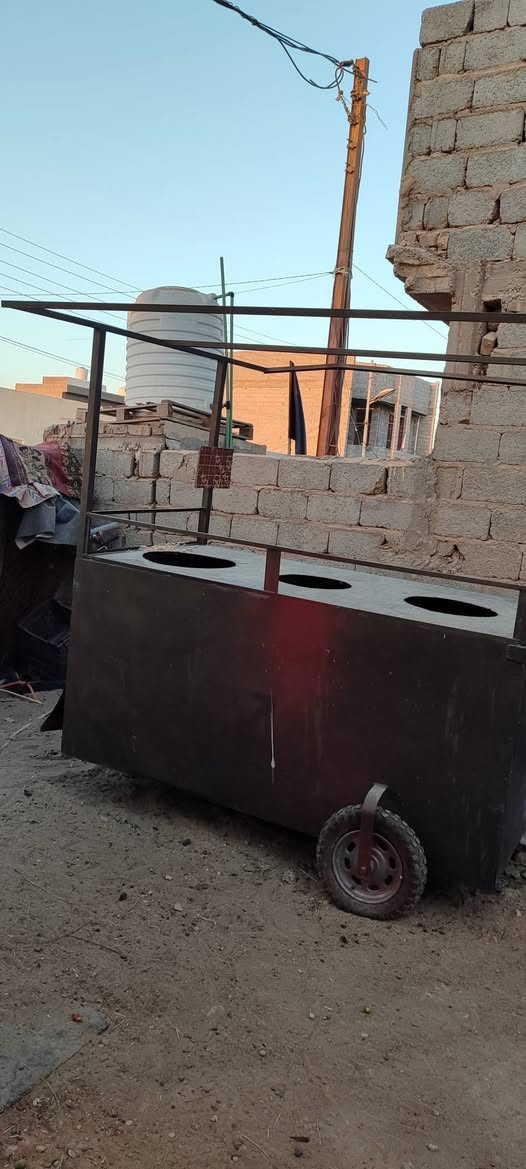 تتوفر غراض متنوعه غراض محل دجاج معالف وبراميل خزن دجاج ومذابح ومفرغة ومولدات اثنين وهلاسه وسخان وتانكي مي سعه 1500لتر وميزان كبير 300كيلو وعربانه تسكام تصلح للمواكب ولبيع العصائر والحلويات وقفص دجاج حديد وميز حديد مال مخابز مع الدكتات ومجمدة عارضة لد جديدة للاستفسار  شراي اتصال وتدلل ***********العطيشي قرب مدرسة الهجرتين
