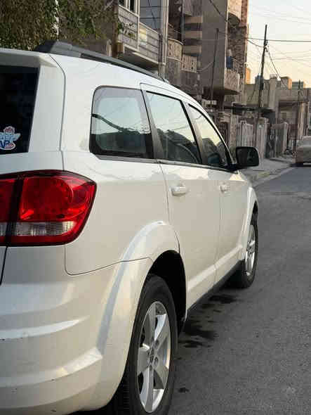 السلام عليكم جورني للبيع موديل 2011 رقم بغداد بأسمي شرط تحويل شواصي مكفوله وارد ضررها جاملغ عكس السايق فقط بدون اي دواخل وبيهه بارد بالجاملغ الخلفه مكينه 3600 
1 بصمه تشغيل وبيبان 
2 شاشه 
3 تحكم ستيرن 
4 زنون 
وباقي المواصفات معروفه السعر 110 وبيهه مجاال قليل 
 
للاتصال ***********   مكاني بغداد الشعب
