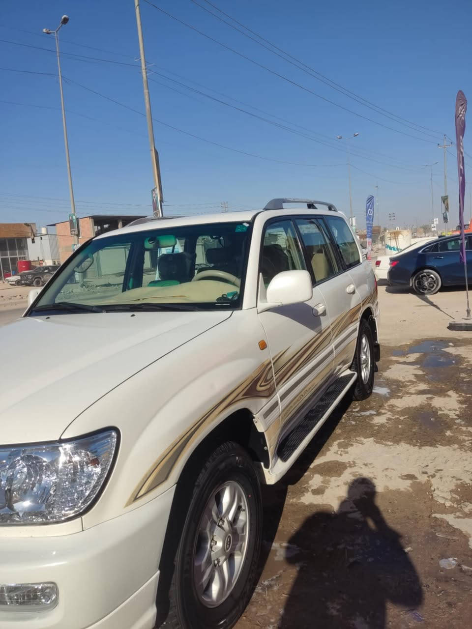 لاندكروزر للبيع مديل 2007 اصل فول مواصفات بيه الباب والجاملخ صبخ فقط الي مشر عليه رقم بغداد دولي بسمنا مداور ثاني يوم السعر 195 وبيه مجال قليل التواصل على الرقم *********** 
العنوان النجف
