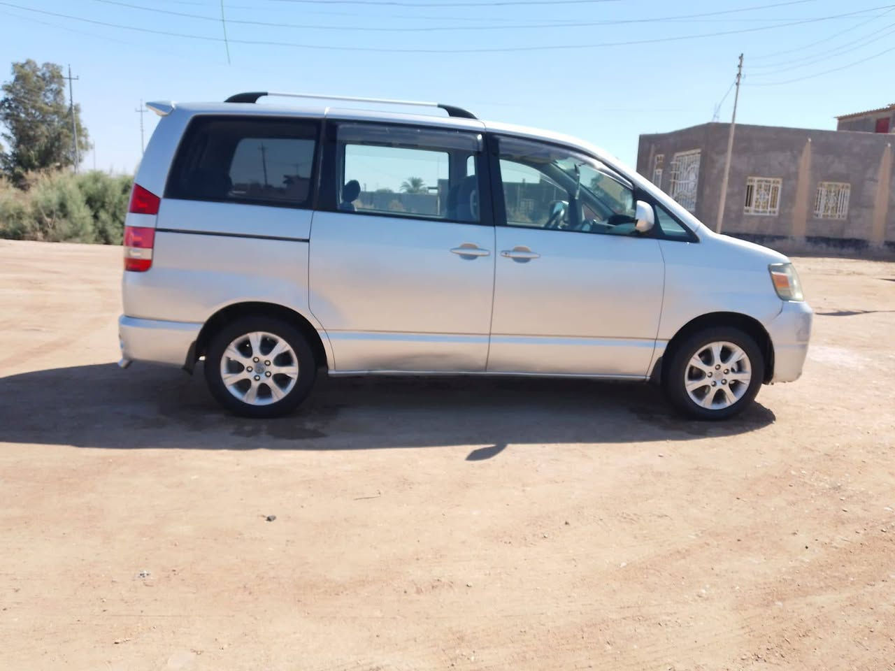 مديل 2001 تخم تاير جديد حدادية جديده كير و مكينه مكفولات سنويه 2027سعر 100وبيها مجال رقم صاحب سيارة *********** العنوان بصرة زريجي مقابل معمل ورق وانا مكلف بنشر
