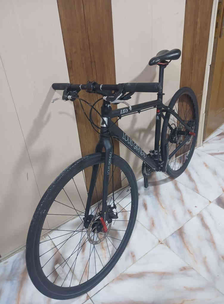 السلام عليكم كباتن
متوفر دراجة نوع 700 قياس الفريم{47S} ماركة لويس
سيت كروب شيمانو بريك دسك 
بدالات [3×8] 
كباتن الدراجة نضافة %%
السعر المطلوب[325الف] 
العنوان البصره الجمهورية شارع المكاتب 
***********
***********
تحياتي للجميع أخوكم محمد المنصوري
