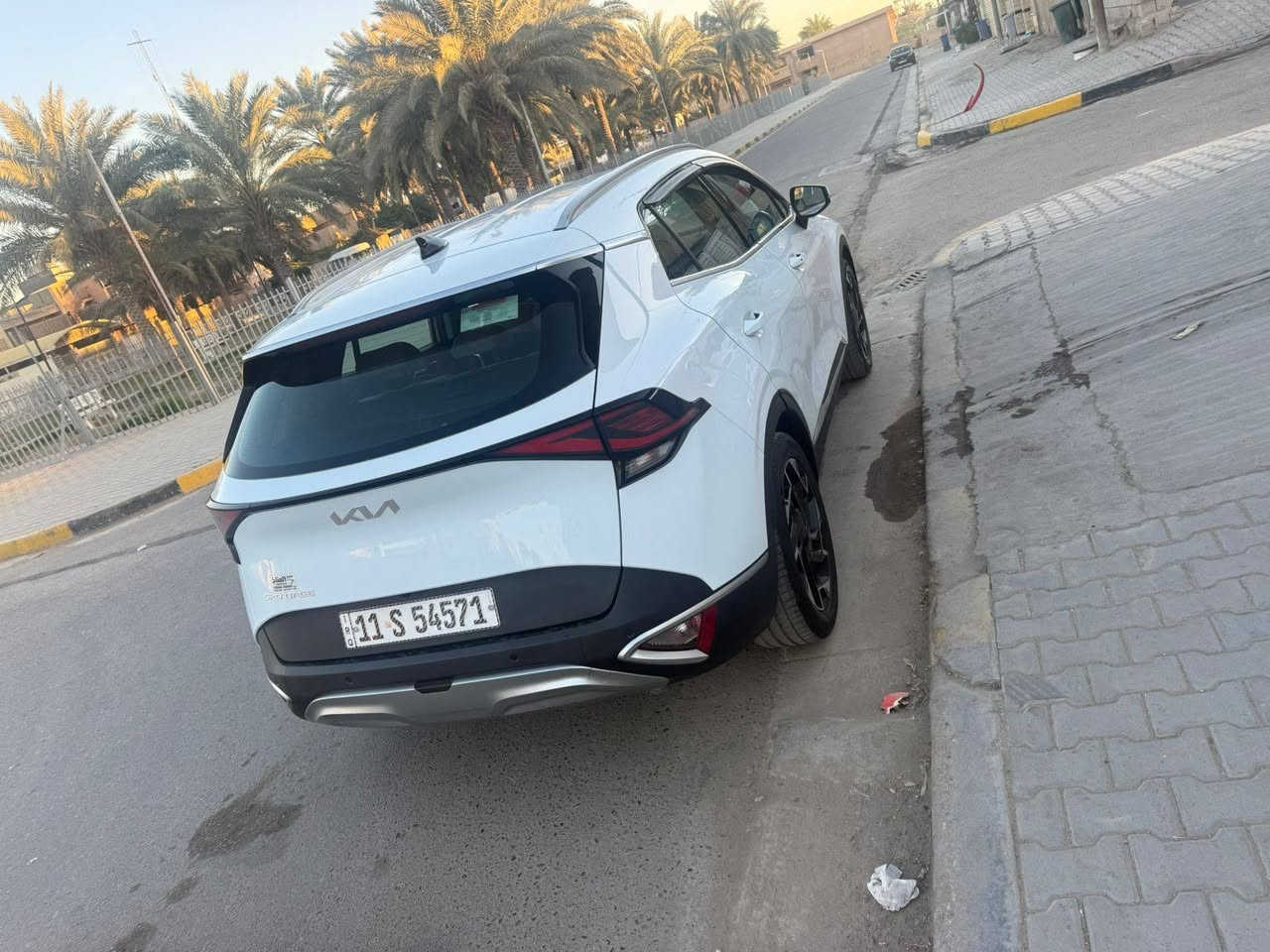 السلام عليكم بيع او مراوس حسب القناعه سبورتج ٢٠٢٣ سياره مكفوله فقط باب خلفي صبغ بدون دواخل وبدون فتح وباقي السياره كفاله ماشيه ٧٠  السياره فول عدا البانوراما السعر   (  195 ) مكان السياره بغداد اليوسفيه ناحيه الرشيد رقمي ***********
