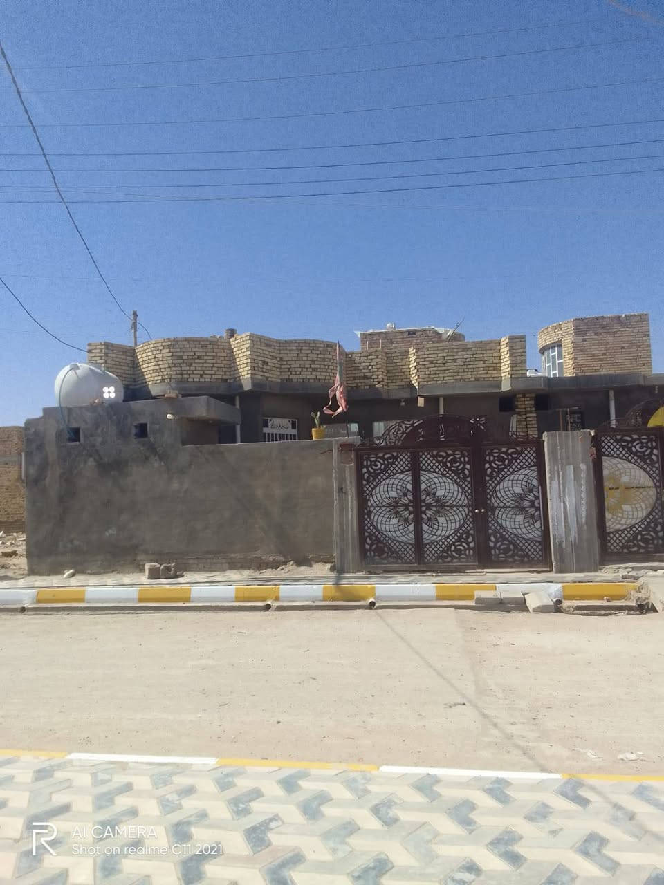 سلام عليكم
بيتين طابو  طبك للبيع ذو مساحه 450 ركن شارعين 
 كل بيت يحتوي على  غرفتين 4 ف 5 وصاله 8 ف 4 وديوانيه 7 ف 4 ومطبخ 5ونص ف 4  وصحيات داخليه وخارجيه و محلات عدد 3 العنوان سايدين قبل شارع 30
للاستفسار اتصال ع الارقام التاليه ***********
الرقم الثاني ***********
