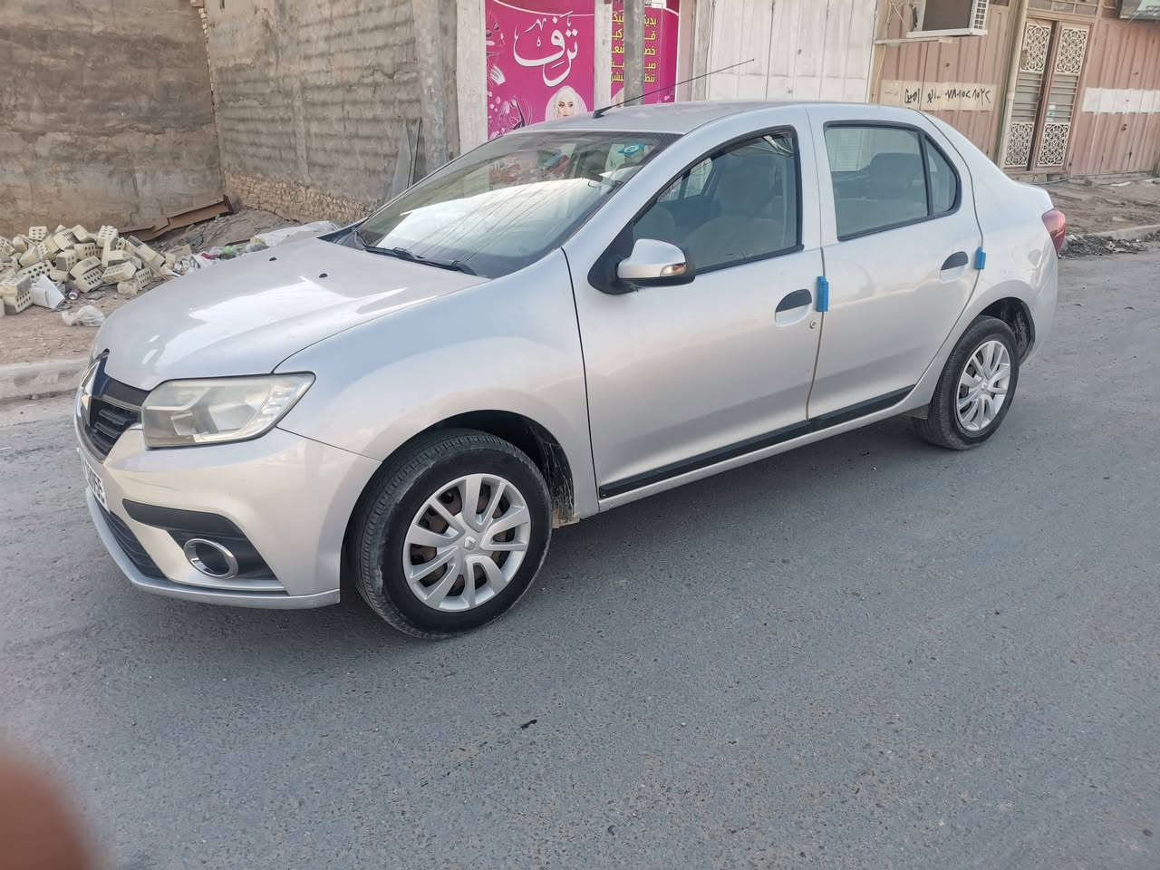 السلام عليكم... للبيع رينو سيمبل ٢٠١٨ بيها حادث باب الجنطة و جاملغ الامامي جهة الصدر مصلحات عالبارد رقم بغداد انكليزي حرة  مكان السيارة في كربلاء للاستفسار الاتصال على الرقم ***********-***********
