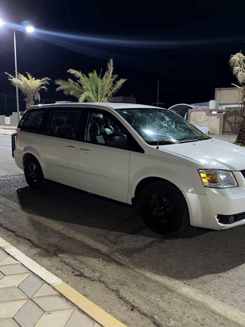 دوج كرفان 2009 
مكينه (3300) v6 صار 10 ايام من شادهة 
وكير خير من الله 
السياره جاهزة ونضيفة وموجود سونار بيهة 
تحويل ثاني يوم  مشروع وطني 
باتري جديد 
تخم تايرات جدد
بيبان كهربائيات (سلايت ) 
عدد الكراسي 9 راكب 
مكان ميسان علي الغربي
السعر (120) وبيهة مجال 
الاتصال ***********
***********
 واتساب هذا الرقم ***********
