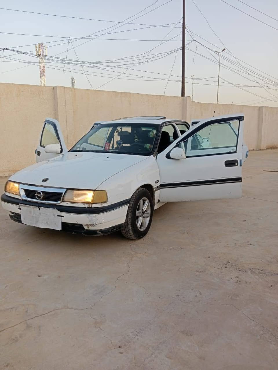 اوبل فكترا حجم 18موديل1992كير اوتومتيك  كربو بنزين صبغ شركه رقم ادهوك مكان السيارة موصل جانب الاسر حي القاهره لاستفسار ***********. /***********
