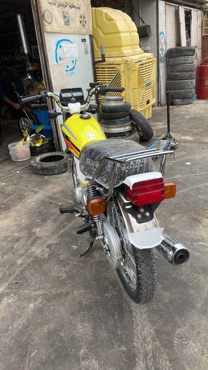 السلام عليكم 
شباب دراجه للبيع موديل 23 مكفوله كفاله عامه دراجة سنويه باقي على استلام الوحات رقم واسط دراجه جديده بمعنى الكلمة للاستفسار: ***********
