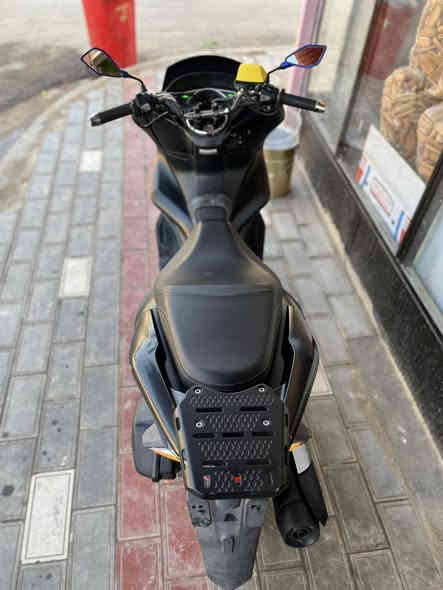 السلام عليكم،دراجه Pcx 
جيل ثالث وارد كوري 
ماشيه ٢٨
حساس ازدحام ، حساس تدفئه 
السعر 15 وبيها مجال بسيط 
العنوان / بابل / ***********
