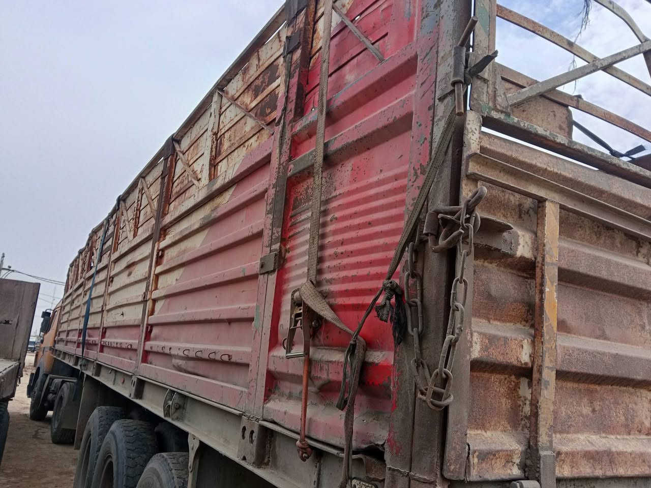 السلام عليكم عربانه البيع شاصي حداد 16 دنكير 14  تايرات نص عمر ***********
