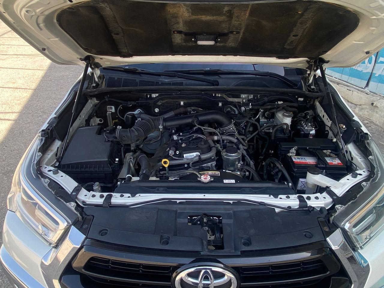 السلام عليكم ورحمة الله وبركاته
تيوتا هايلوكس فور ويل موديل 2022 
رقم مثنى الدولي سنويه ل 27
ماشيه 130 الف
شركه ساژ
السونار مرفق مع الصور
محرك:- 2700cc 4x4
المحرك وكير شرط وكاله مرفق صور تبديل الزيت وكاله تيوتا الرسمي
4X4 دفع رباعي 
كامرة
كراسي تبريد
حساس خلفي
لايت زنون
لد امامي زنون
تبريد قطعتين
جميع الزجاج اوتوماتك
نضام الـ ايكو
نضام الـ بور 
مانع انزلاق
كبات الشركه 
بصمه ثانيه موجوده
ضررها فقط الي بسونار بدون دواخل 

العنوان : النجف الاشرف حي العدالة مقابل المدينة المائية
هاتف + واتساب ***********
